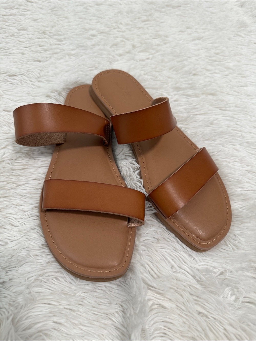 🎻 NWOT Universal Thread  Strappy Sandal